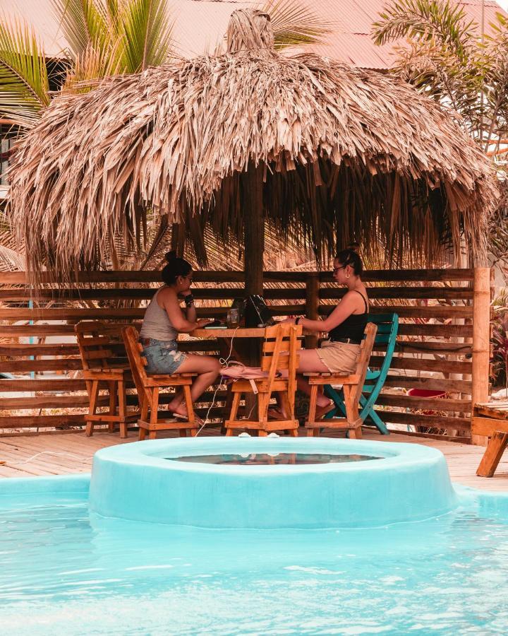 El Zoo Hostel, Bar & Pool Palomino Dış mekan fotoğraf